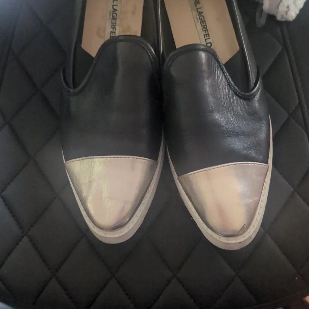 Karl Lagerfeld Size 8M Black & Silver Slip-On Loafers